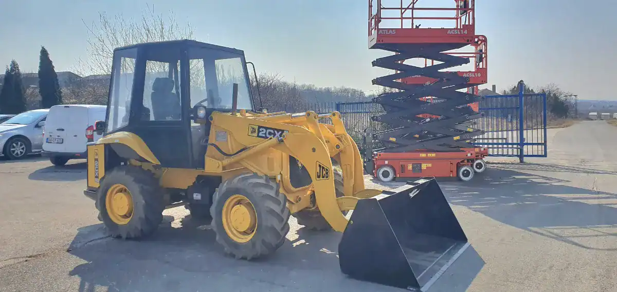 JCB 2CX gumikerekes homlokrakodó kompresszorral