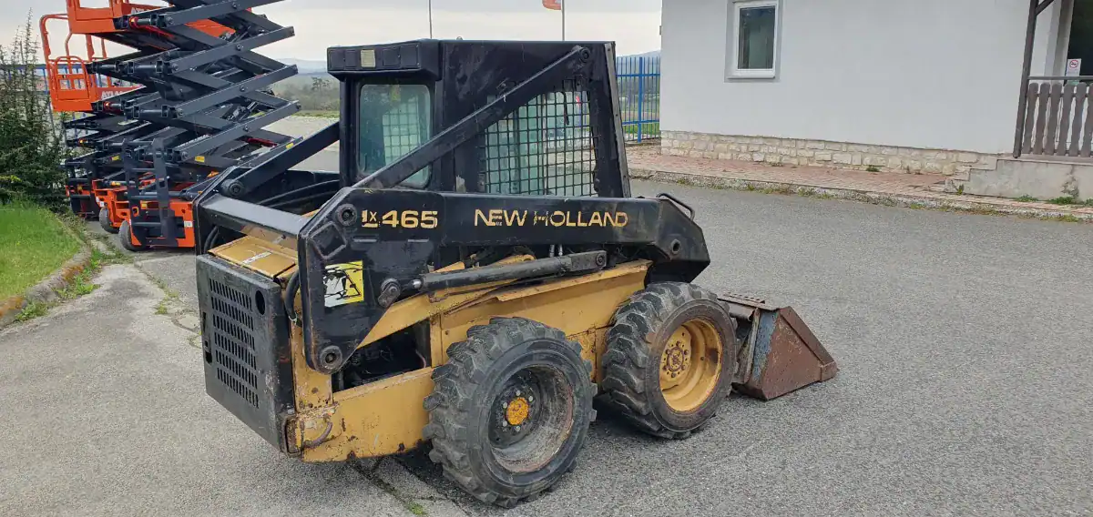 New Holland LX465 kompakt rakodó - Image 4