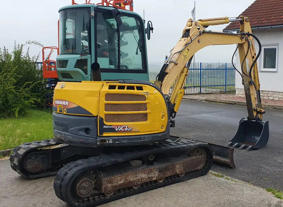 Yanmar Vio 50-U gumihevederes forgókotrógép - Image 4