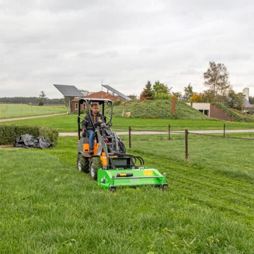 G1100 derékcsuklós rakodógép