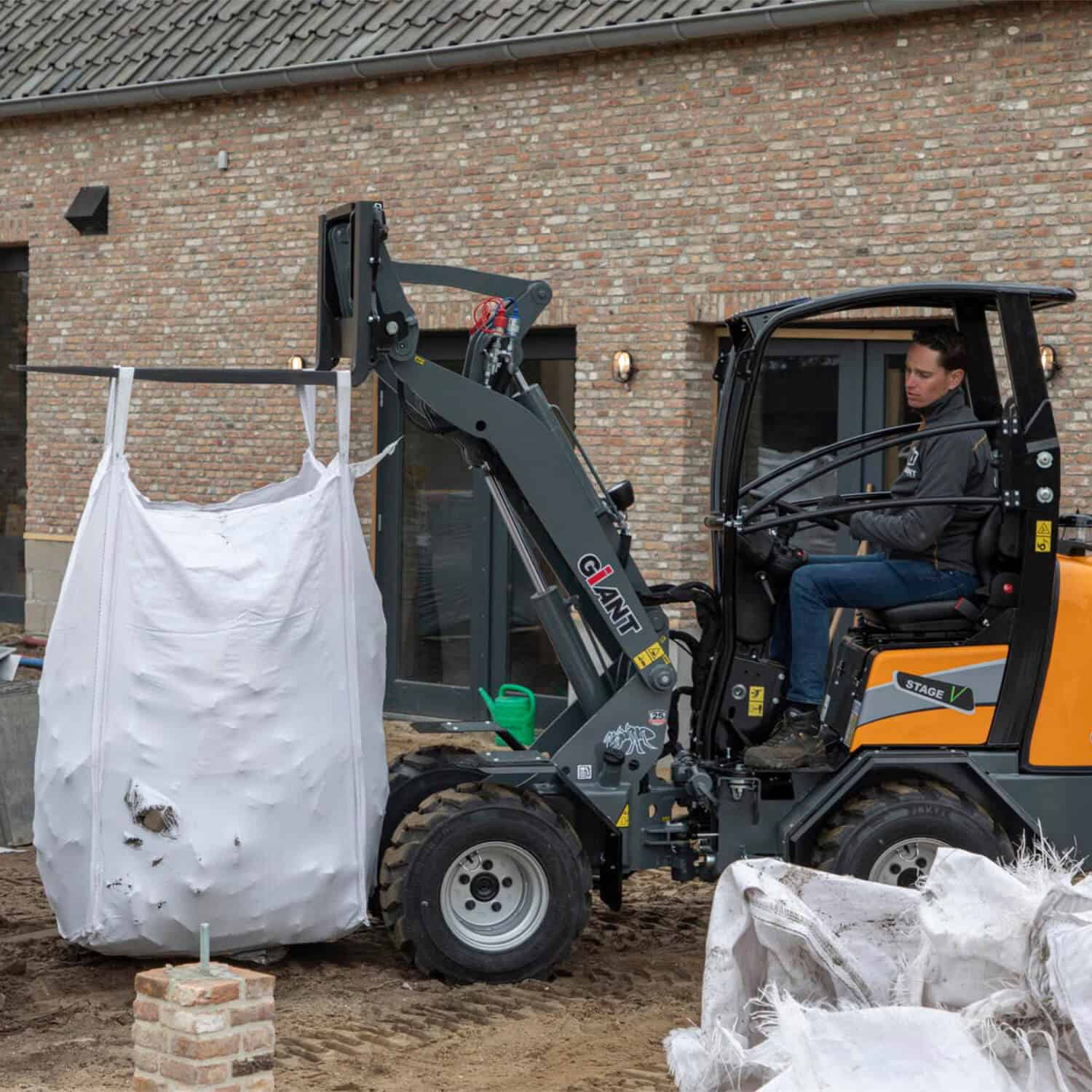 G1500 X-TRA derékcsuklós rakodógép