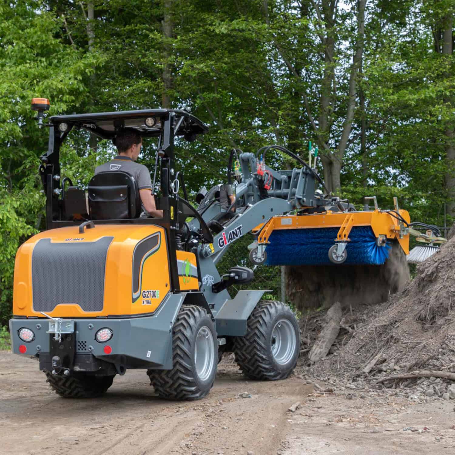 G2700E X-TRA derékcsuklós rakodógép