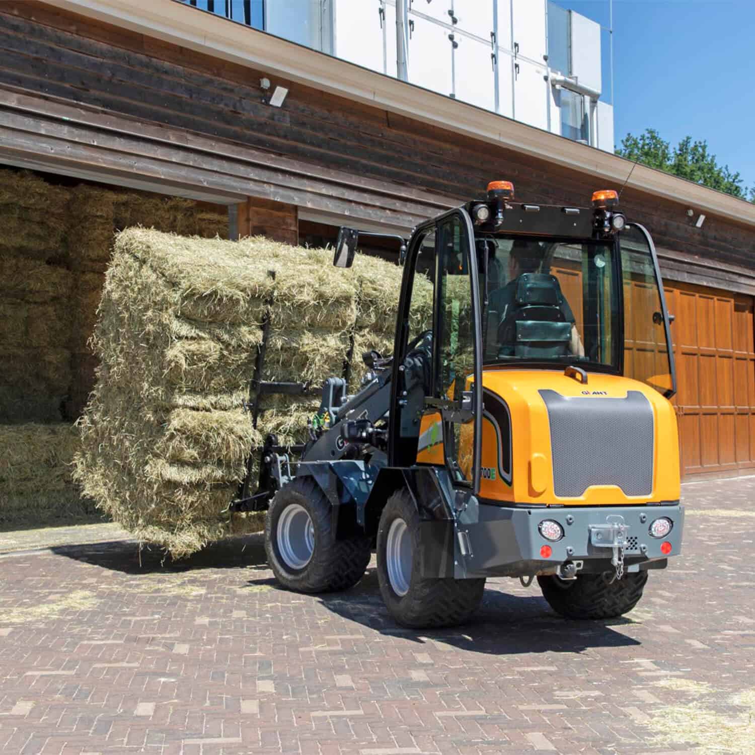 G2700 HD derékcsuklós rakodógép