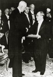 King Gustav presents Nobel Prize to H. J. Muller Used with permission