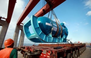 Sanmen 1 pressure vessel unloading from flatbed truck