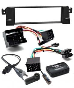 Steckeradapter für Autoradio mit Displayhalter und Verkabelung.