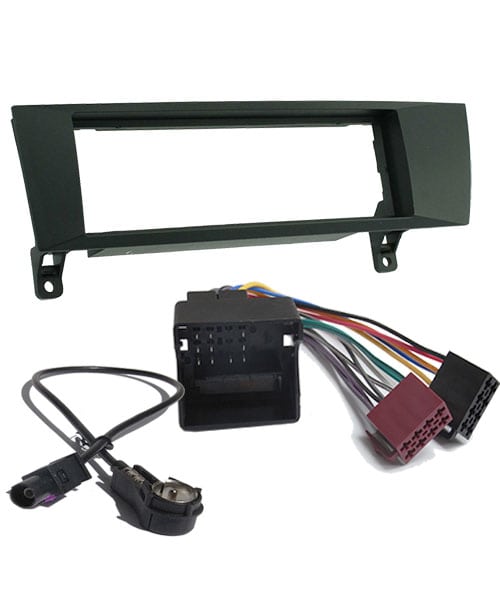 Steckeradapter für Autoradio, Kabelbucheinbau und Einbaumontage, kompatibel mit gängigen Fahrzeugen.