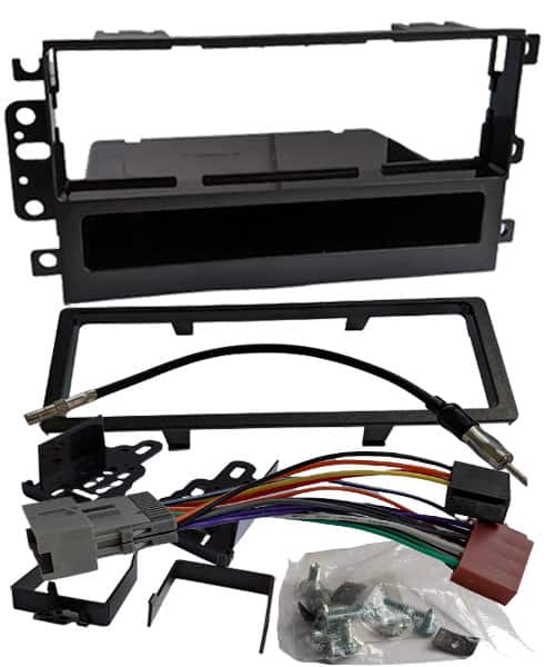 Passendes Einbauset für Autoradio mit Rahmen und Kabelsatz für OEM-Installation.