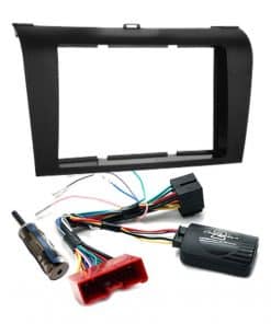 Steckeradapter und Rahmen für Autoradio Einbau, hochwertige Verbindungskomponenten für KFZ.