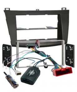 Fahrzeug-Adapter für Autoradio mit Einbaurahmen und Kabelsatz.