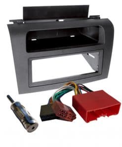 Vertiefender Einbaurahmen für Autoradios mit Anschlussadapter und Stromadapter.