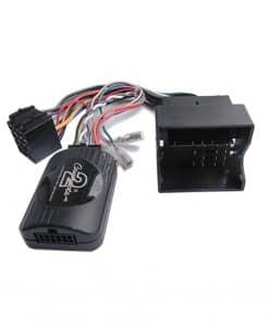 3. Kabeladapter für Autoradio mit universeller Steckeraufnahme und Kabelsatz für gleichzeitigen Anschluss.