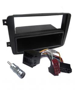 Passende Radioschacht mit Einbaukit für Auto, inklusive Kabel und Adapter.