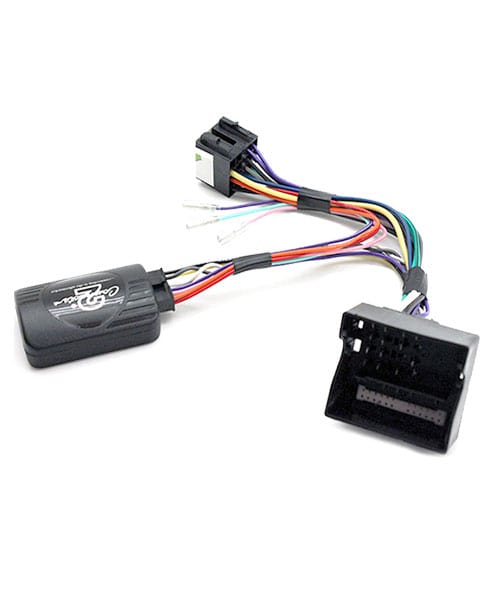 Steuergerät für Autoradio, Kabeladapter für Einbaumontage.