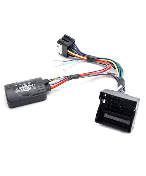 Steckeradapter für Autoradio mit Kabelbaum.