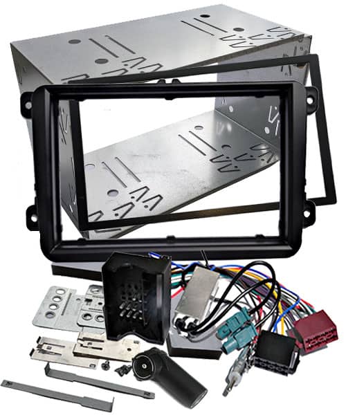 Einbaurahmen für Autoradio mit Kabelsatz und Einbautelefon.