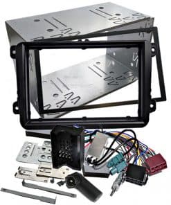 Steckeradapter für Autoradio Einbau, mit Rahmen, Kabel und Montagezubehör.