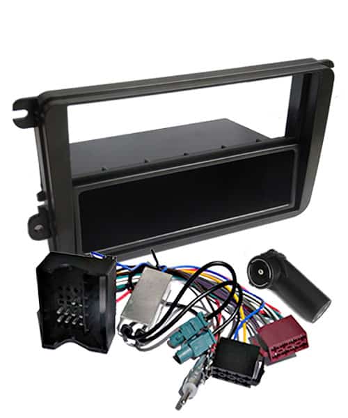 Nutenstein für Autoradio mit Einbaurahmen und Kabelsatz.