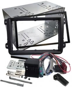 2. Passender Einbaurahmen mit Verkleidung für Autoradio, einfaches Upgrade.