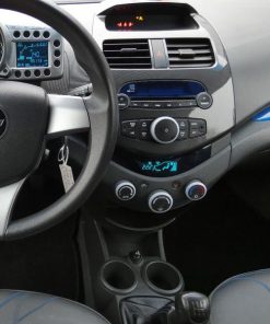 Hochwertiges Autoradio- und Armaturenbrett-Image in Fahrzeug-Innenraum.