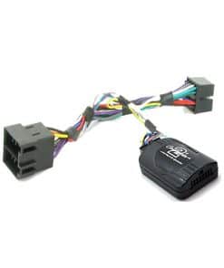 2. Hochwertiges Autoradios Kabeladapter mit Steckverbindung.