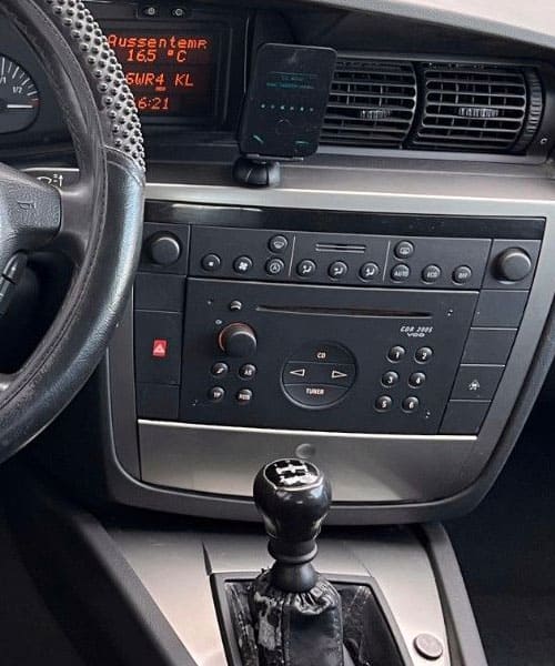 Hochwertiges Autoradio-Navigationssystem im Volkswagen Kombi Fachhändler.