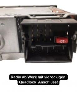 Radioeinheit mit viereckigem Quadlock-Anschluss für Autoradio-Einbau.