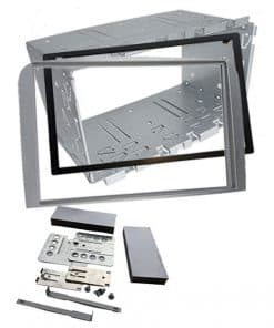 2. Hochwertiges Car-Hifi Doppel-DIN Einbauset mit Rahmen und Befestigungsmaterial.