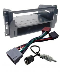 ISO-Adpaterrahmen für Autoradio, passgenau für Einbau in Fahrzeuginstrumententafel.