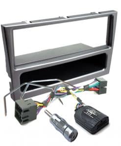 Halterung für Autoradio mit Kabeladapter und Einbaurahmen für Fahrzeug-Installationen.