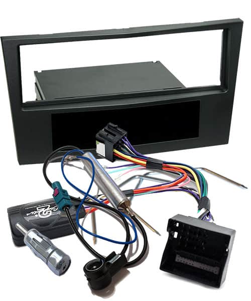 Austausch-Halterung für Autoradio mit Kabelbaum und Anschlussbox für Fahrzeuginstallation.