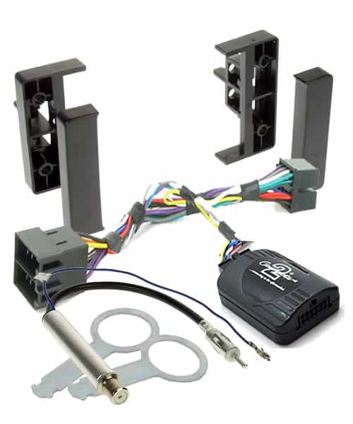 Montagezubehör für Autoradio mit Kabelbaum und Adapter.