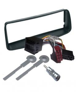 Schwarzes Radioeinbau-Rahmen-Set mit Kabeladapter und Werkzeug für Fahrzeug-Audioinstallation.