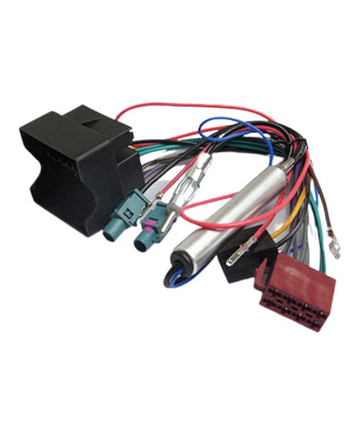 2. Einfacher Car-Hifi-Adapter mit Kabelbaum für Autoradio-Installation.