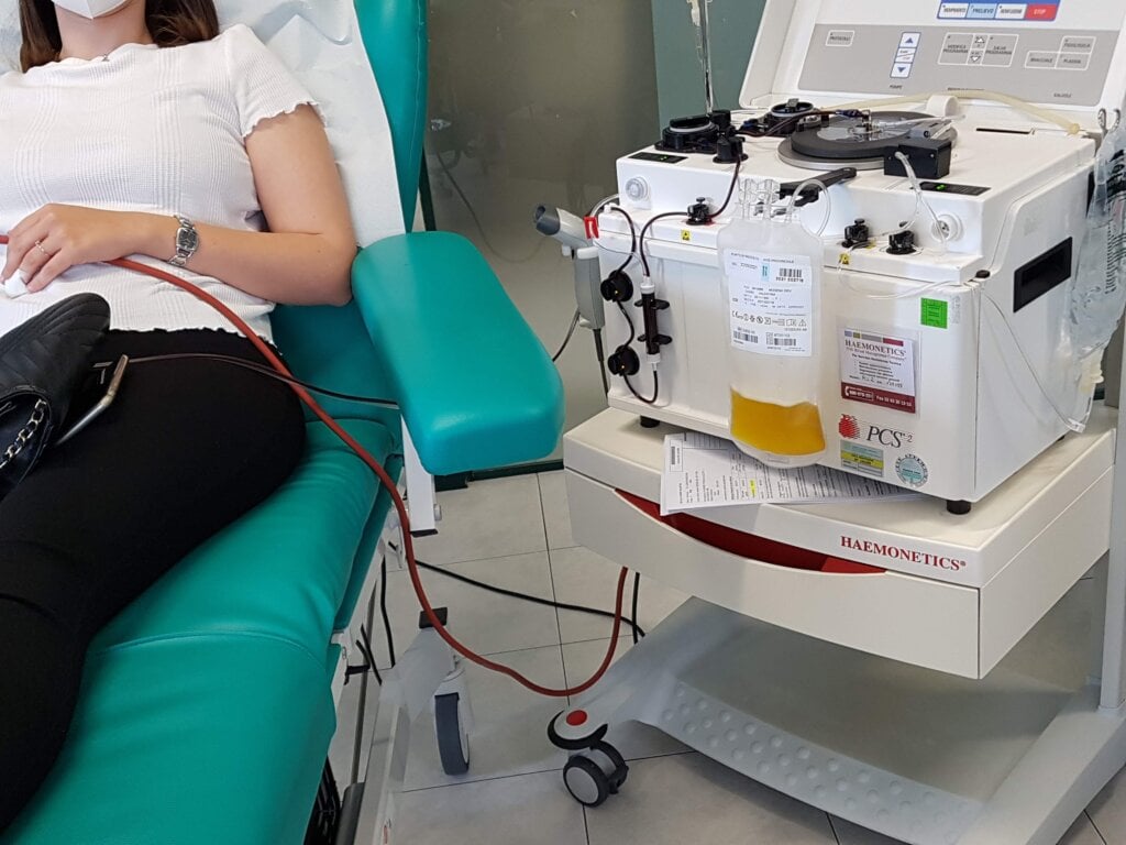 Una donatrice di Plasma di Avis Provinciale Modena plasmaferesi
