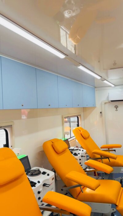 Interno dell'autoemoteca in Romagna