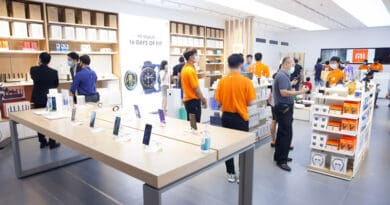 New Mi store opening at Central Bangna