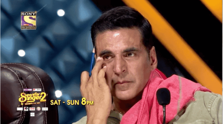 AKSHAY KUMAR TEARS UP FROM A MESSAGE FROM HIS SISTER DURING RAKSHA BANDHAN PROMOTIONS