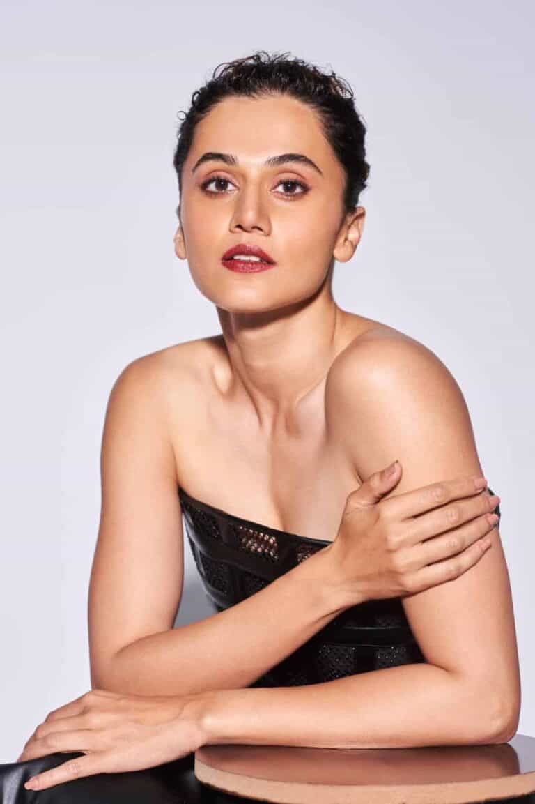 Taapsee Pannu redefines fan engagement with the NFT Platform!