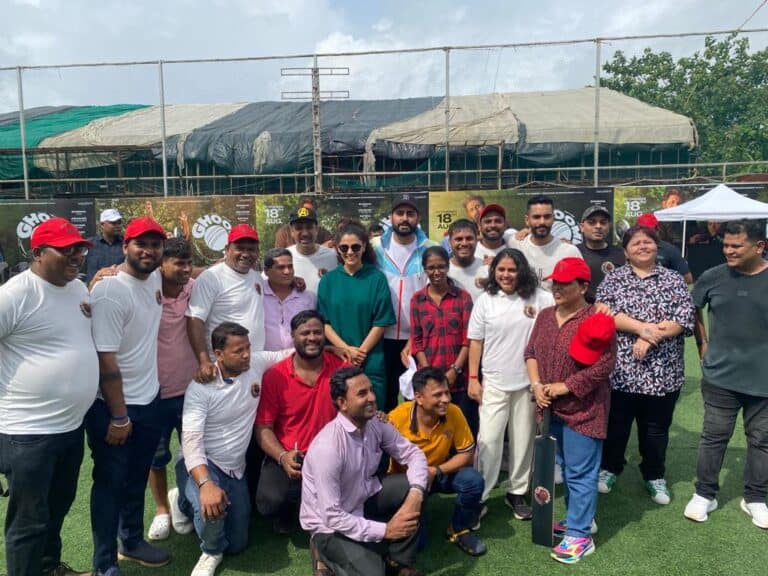 ‘Ghoomer’ actors Abhishek Bachchan, Saiyami Kher, Angad Bedi played a cricket match with media. Awesome TV’s Pooja was proud to participate.
