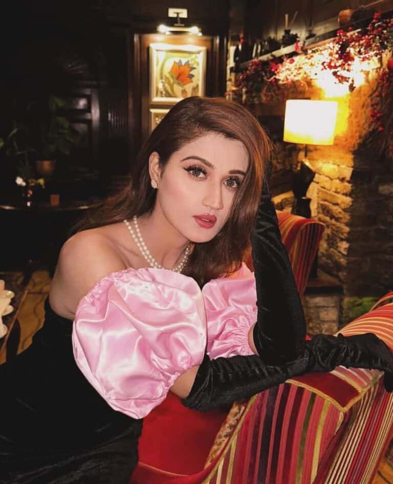 Arushi Nishank on Bollywood’s Entourage Culture: Balancing Support and Respect