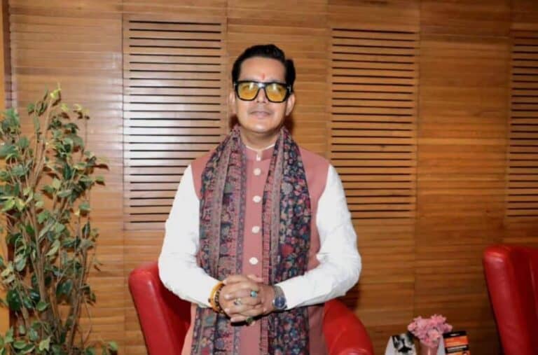 Acharya Vinod Kumar Ojha Predicts 2025 as a Year of Transformation.
