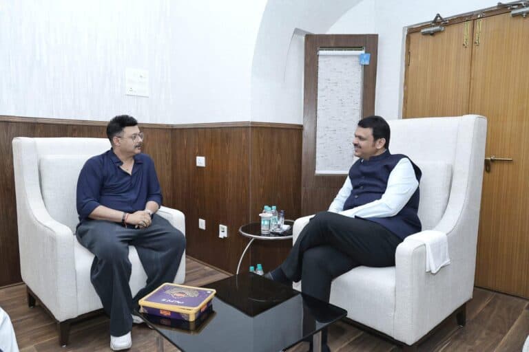 Swwapnil Joshi Meets Maharashtra CM Devendra Fadnavis.