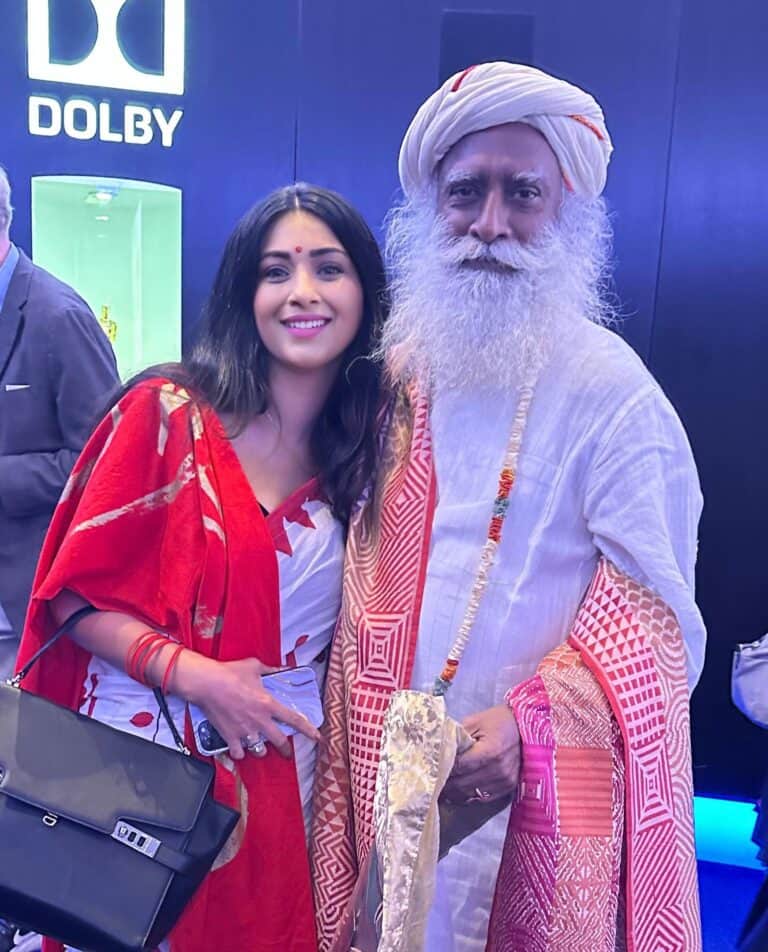 Anjali Phougat Meets Sadhguru at Dolby Theatre, Presents Spiritually-Inspired Gift.