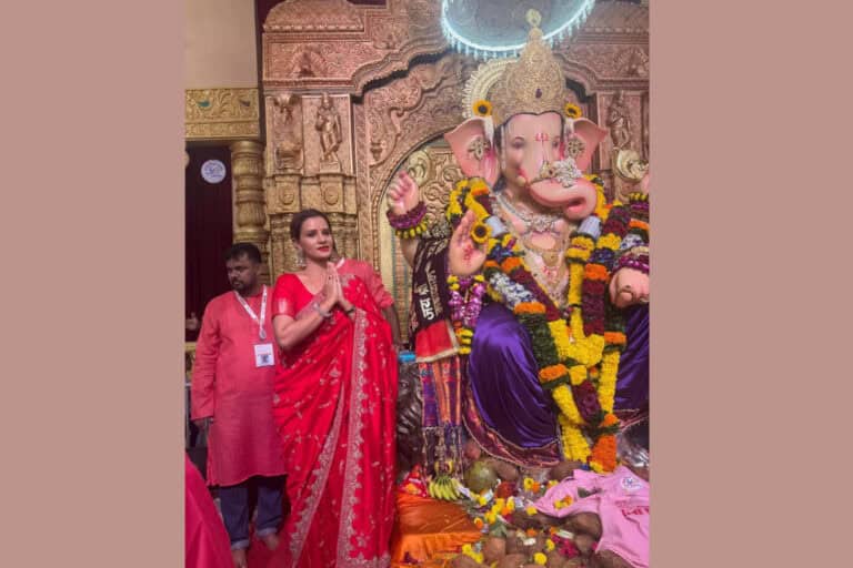 Kajal Vashisht Asks for Blessings at Andhericha Raja for Her New Film, Full Stop.