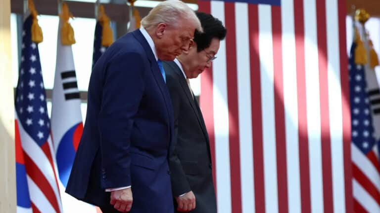 Trump and South Korea make a $350 billion trade deal and cut tariffs to 15% during the Asia-Pacific Summit
