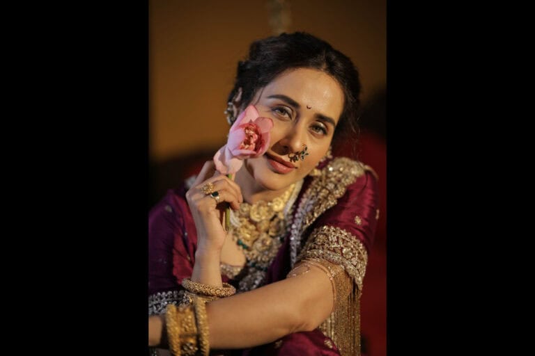 Tejaswini Lonari’s Heartfelt Navratri Trip to Yeola’s Jagdamba Mata Temple.