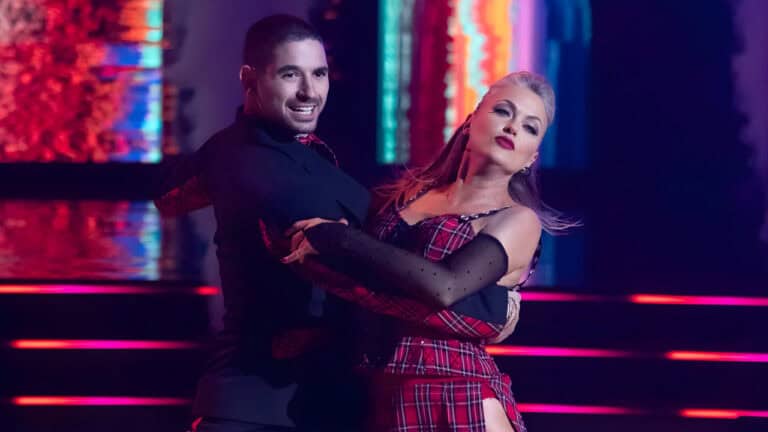 Elaine Hendrix Injury Update: The “Dancing with the Stars” Star Is in the Hospital but Will Be Back Next Week Elaine Hendrix Injury Update: The “Dancing with the Stars” Star Is in the Hospital but Will Be Back Next Week