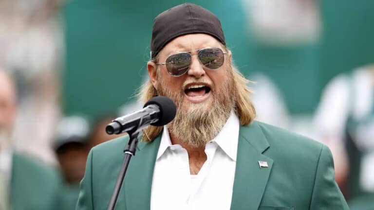 Nick Mangold, a former NFL player, is looking for a kidney donor after 19 years of fighting a chronic disease