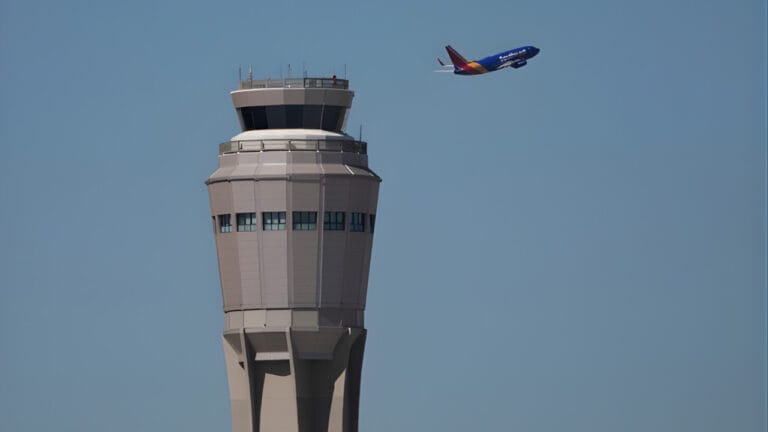 Government Shutdown Causes Over 1,400 Flight Delays as Air Traffic Controller Shortages Deepen on Day 27